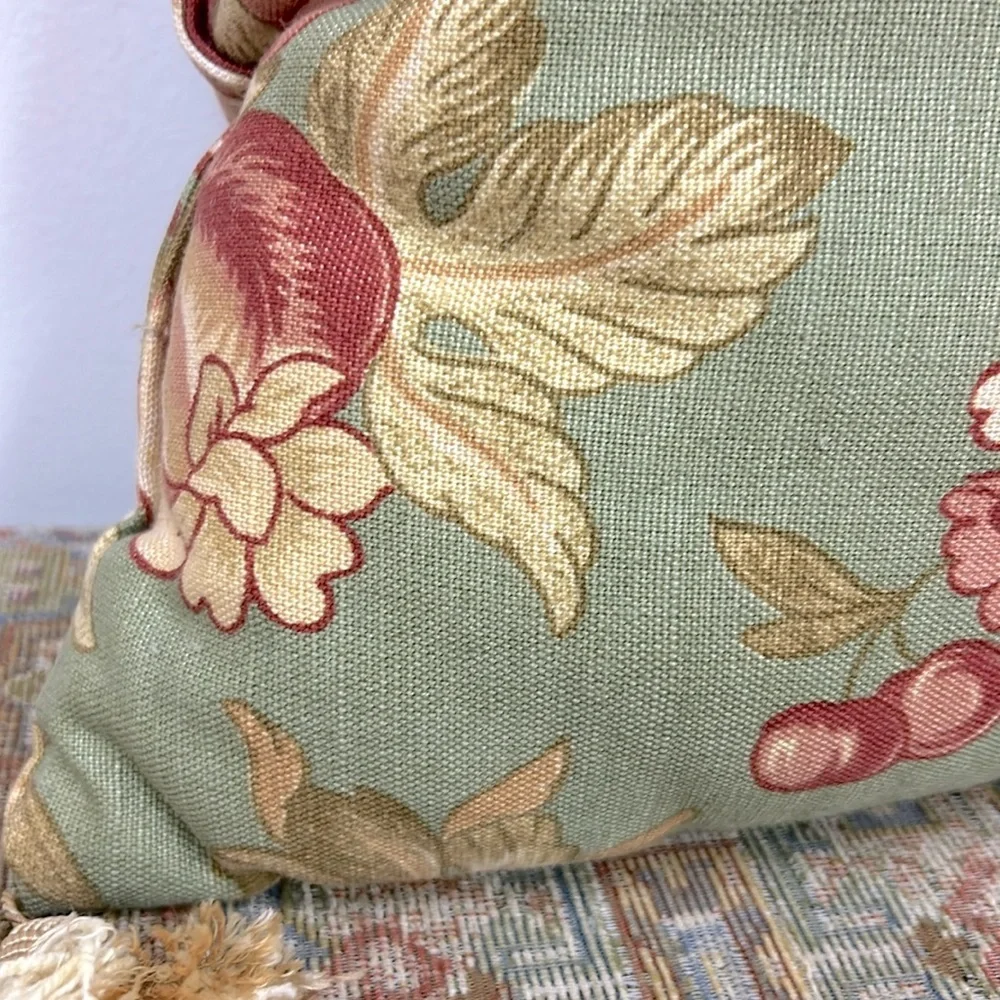 Vintage Borgata Floral Pillow Decorative Tassels Grape Vine Green‎